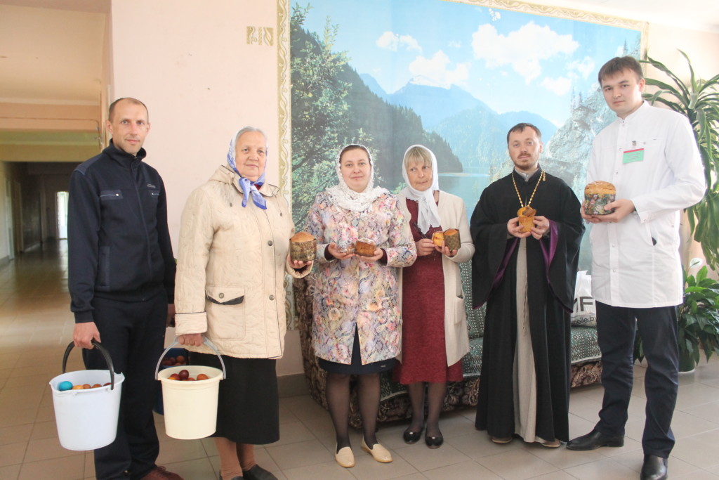 Посещение больницы на Пасху